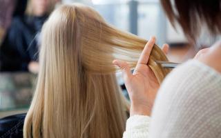 Si të zgjidhni një prerje flokësh që i përshtatet fytyrës tuaj: metodat themelore